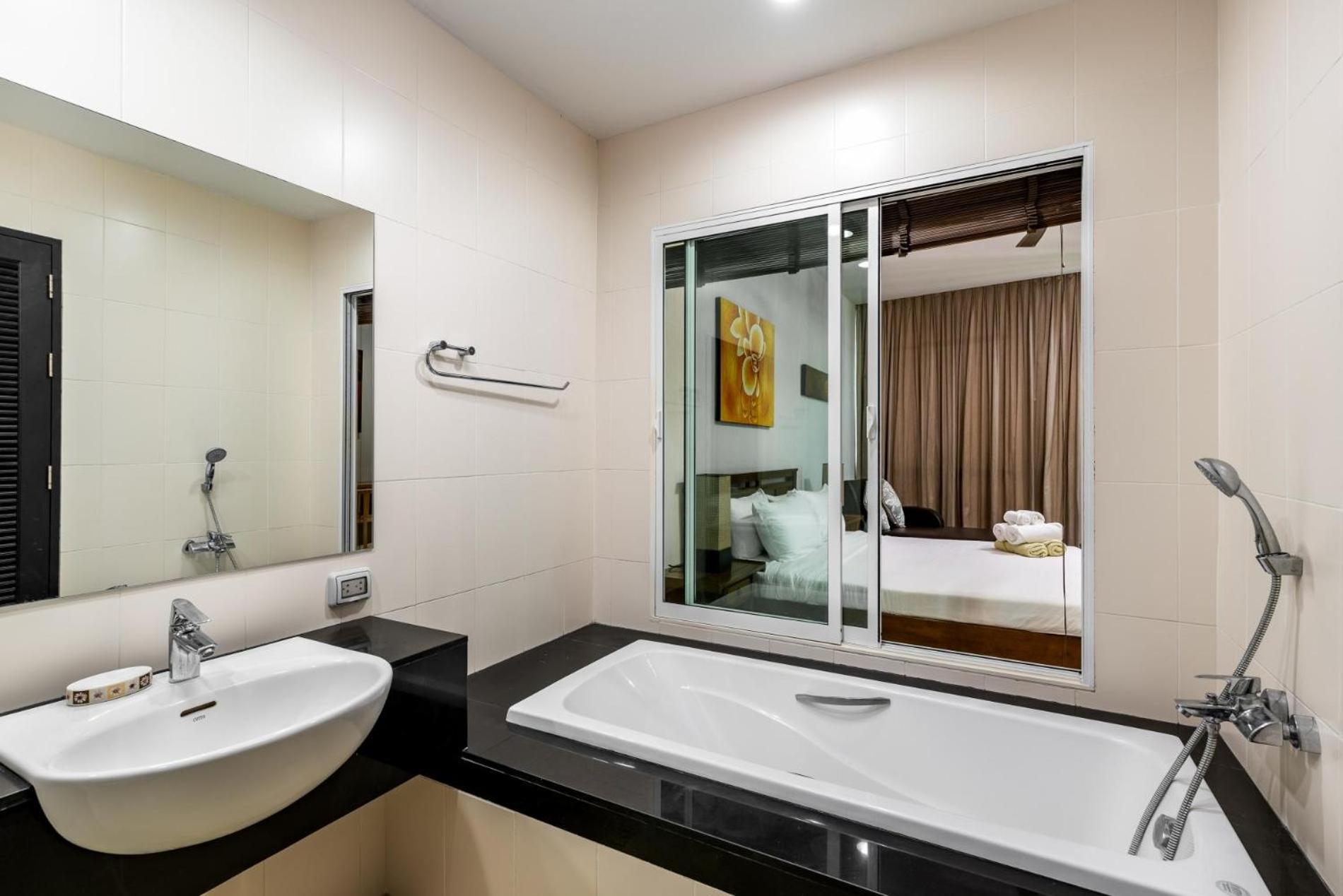 Veloche 2 Bedroom Apartment With Seaview Karon Eksteriør billede